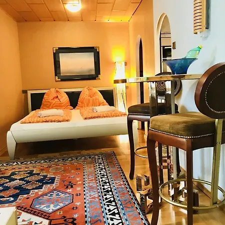 Center Apartment *
