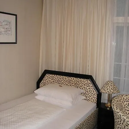 Schweizerhof Hotel 3*