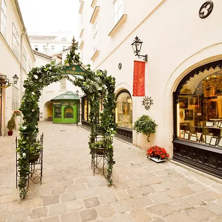 Exclusive Michaelerplatz Appartement *