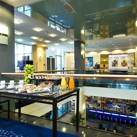 Nh Danube Отель 4*