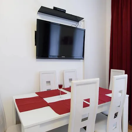 Royal Belvedere Apartment *