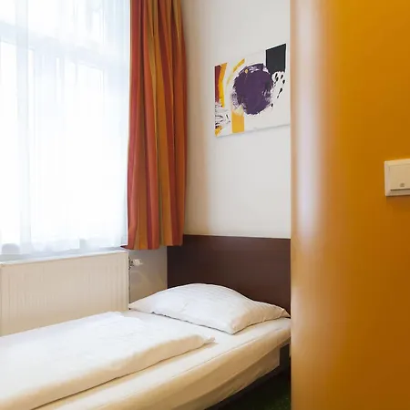 Bed and breakfast Stadthalle 2*