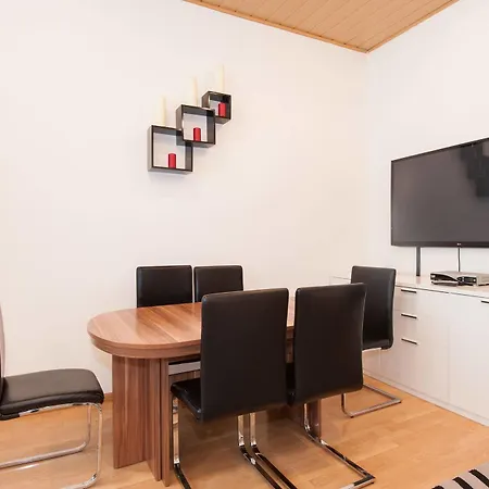 Royal Urania Apartment *