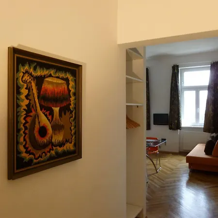 Maximillian Aparthotel