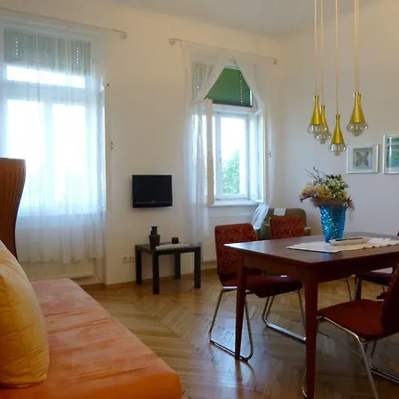 Maximillian Aparthotel