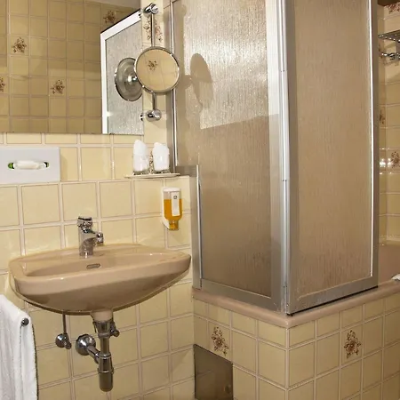 Lenas Hotel Vienna