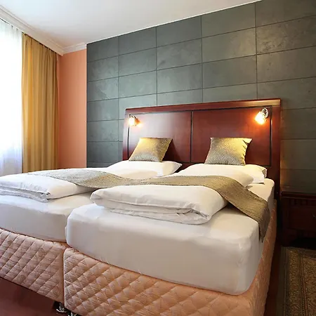 Hotel Attaché