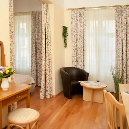 Graf Stadion Hotel 3*