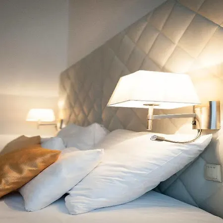 Fortyplusone - Newly Renovated! Hotel