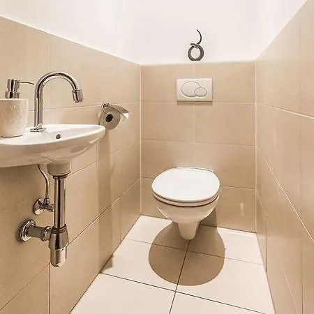 Abieshomes Serviced - Downtown Apartment *