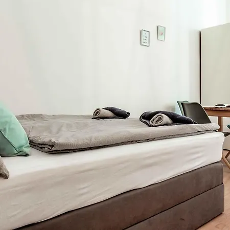 & Business 1120 Apartment *