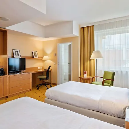 Courtyard By Marriott Schoenbrunn 4*