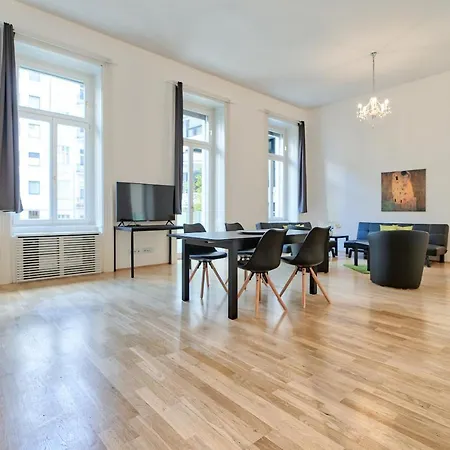- Schwarzenbergplatz Daire *