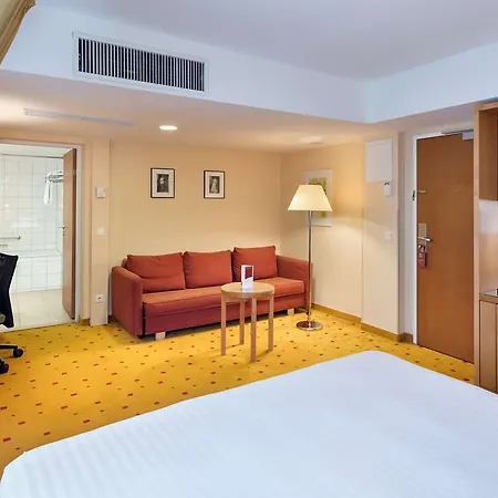 Courtyard By Marriott Schoenbrunn 4*
