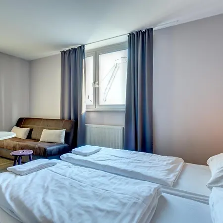 Hotel Meininger Hauptbahnhof 3*