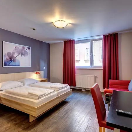 Meininger Hauptbahnhof Hotel 3*