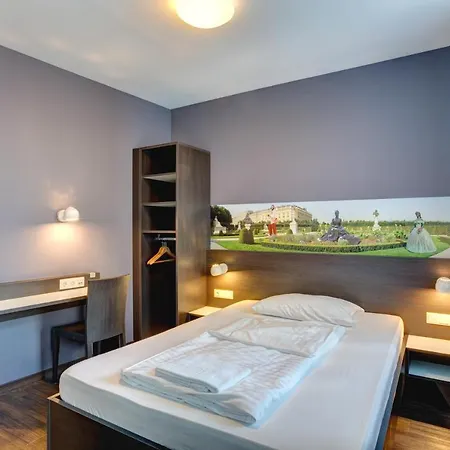 Meininger Downtown Sissi Hotel 3*