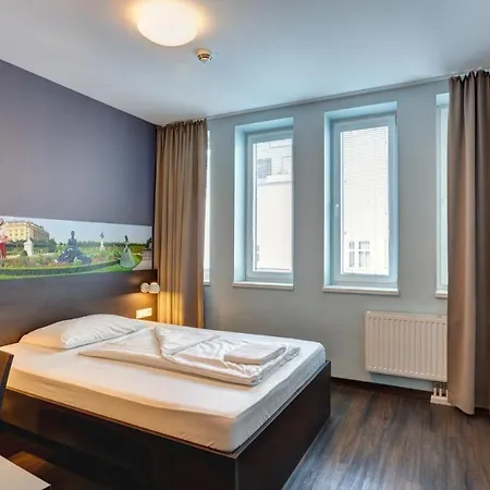 Hotel Meininger Downtown Sissi 3*