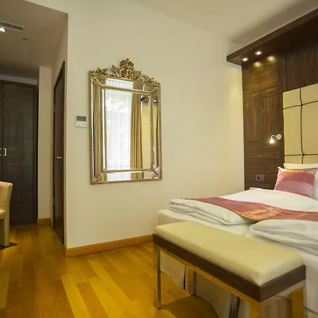 Western Arcadia Hotel 4*