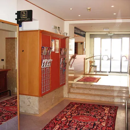 Carina Hotel 3*
