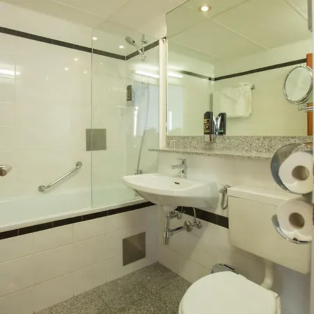 Hotel Attaché 3*