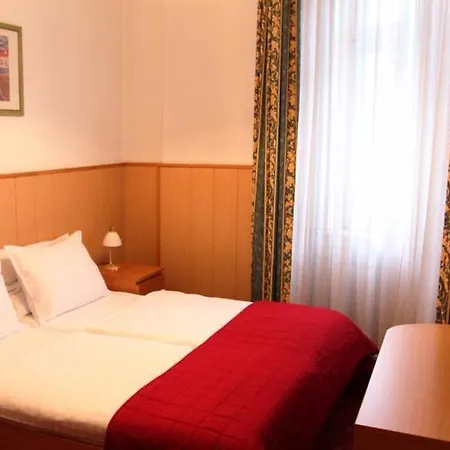 Hotel Corvinus - Newly Renovated 4*