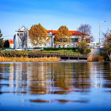 Strandhotel Alte Donau 4* Vienna