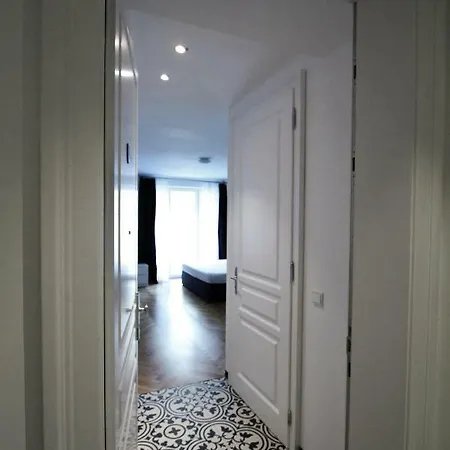 Edelweiss City State Opera Apartment *