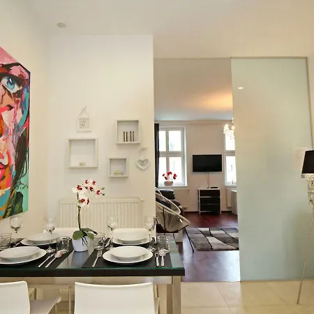 Salzgries Apartment *