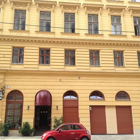 Bajazzo 3*