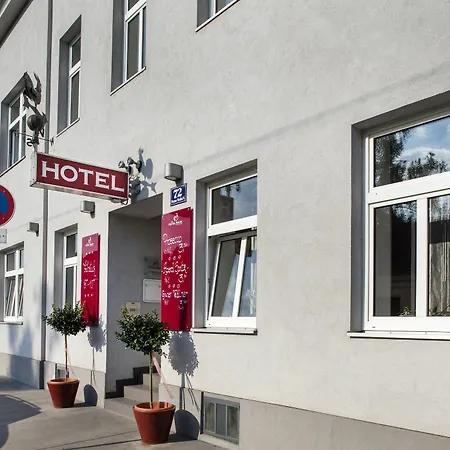 Hotel Hahn 3*