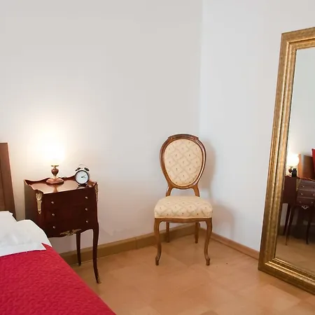 Elegant Apartment *