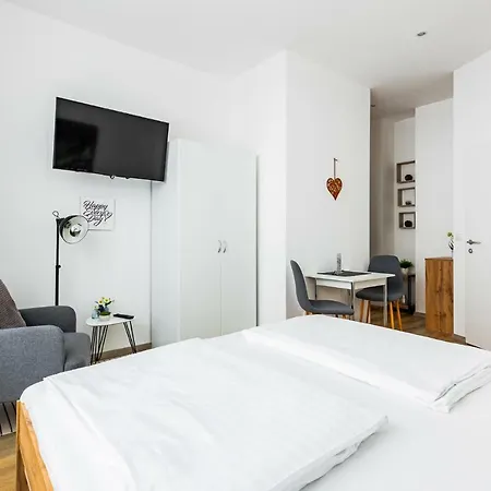 Apartment Budget West With Shared Kitchen