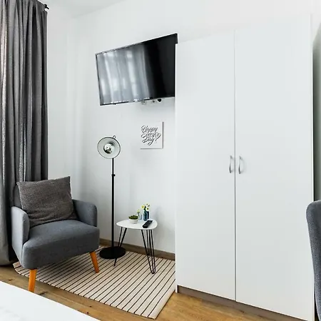 Budget West With Shared Kitchen Apartment *