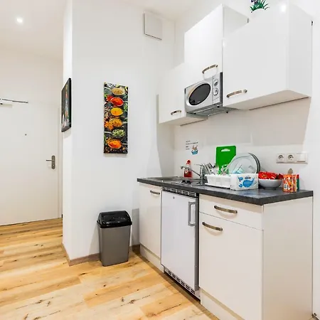 Budget West With Shared Kitchen Vienna