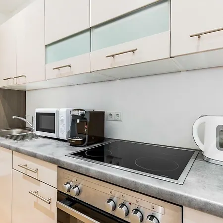 Budget West With Shared Kitchen