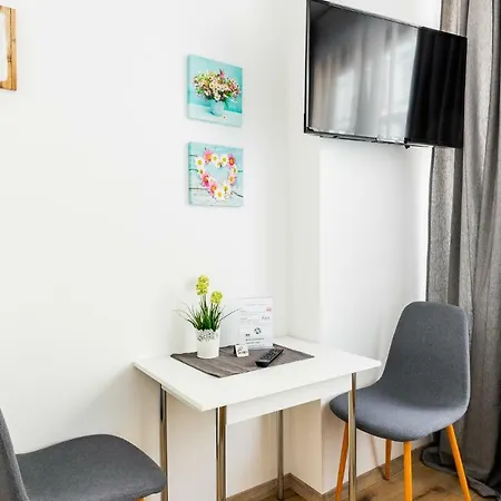 Budget West With Shared Kitchen Apartment *