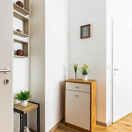 Budget West With Shared Kitchen