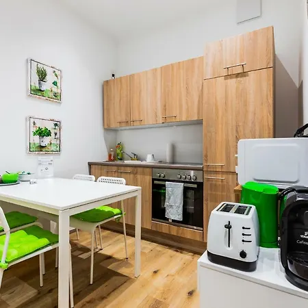 Apartment Budget West With Shared Kitchen *