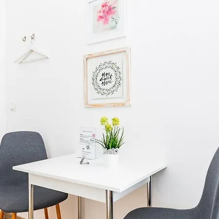 Apartment Budget West With Shared Kitchen *