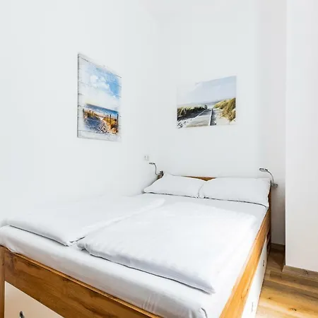 Budget West With Shared Kitchen Apartment