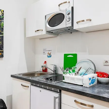 Budget West With Shared Kitchen