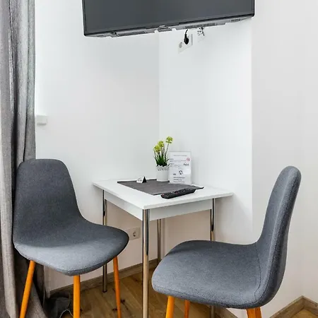 Budget West With Shared Kitchen Apartment