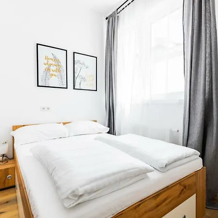 Budget West With Shared Kitchen Apartment *