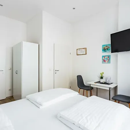 Apartment Budget West With Shared Kitchen *