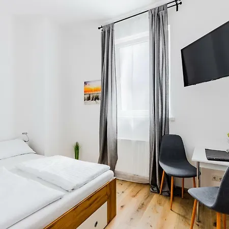 Apartment Budget West With Shared Kitchen *