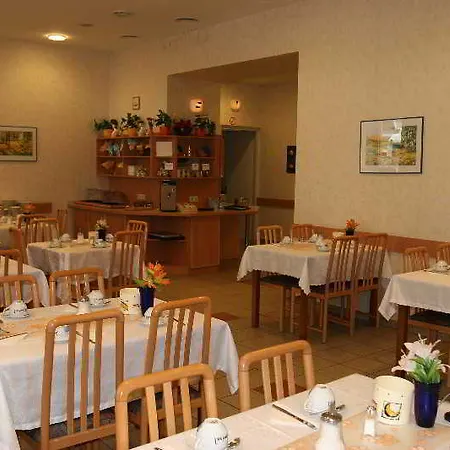 Admiral Hotel