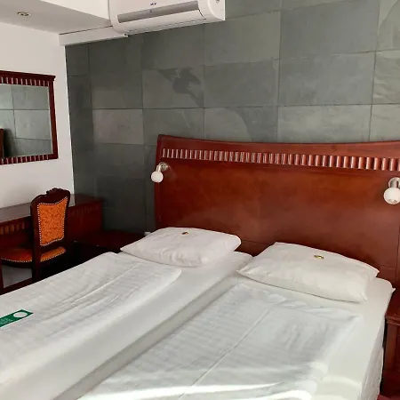 Hotel Attaché