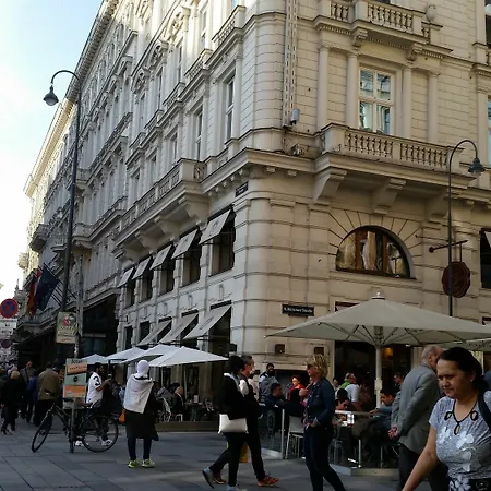 Goldfisch Opera House Apartment