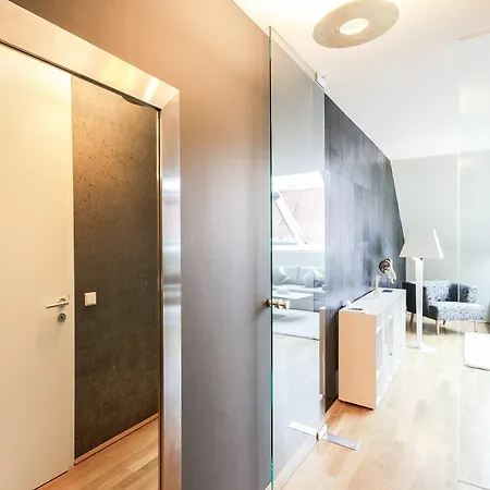 Abieshomes Serviced - Downtown Apartment *
